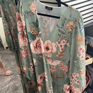 Like new Beautiful floral print dress